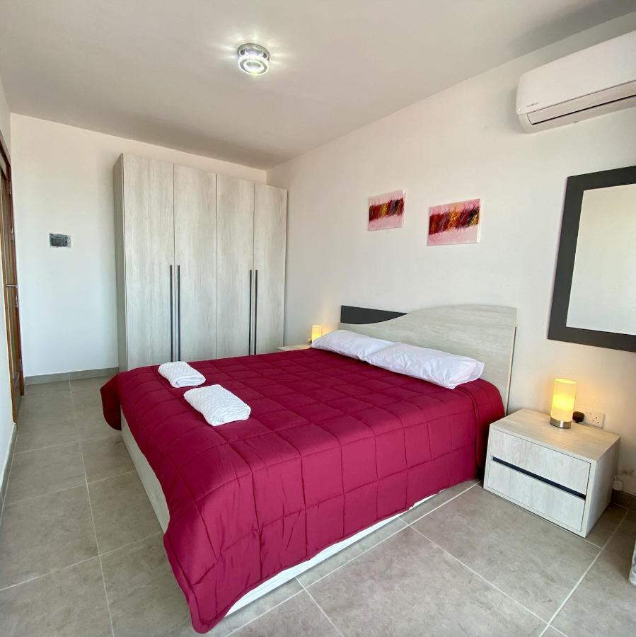 F1 1 Lovely Room, Bathroom And Living Shared Saint Julian's Εξωτερικό φωτογραφία